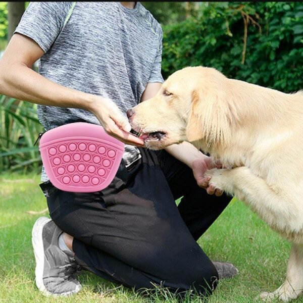 c722eabb-f0d8-4866-874a-04150784277a.jpg Pochette Friandises Chien en Silicone